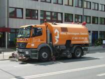 Ein Mercedes Benz Axor in Frankfurt am Main am 28.05.11