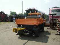 Ein Zweiwege Unimog am 04.06.11 in Darmstadt 