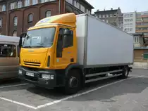 Am Busbahnhof im polnischen Szczecin traf ich,am 14.Mai 2011,diesen IVECO-Kasten-LKW.