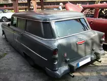 Heckansicht eines leicht gechoppten Chevrolet 210  Townsman Wagon  des Jahrganges 1955. Oldtimertreffen Kokerei Zollverein 05.06.2011.