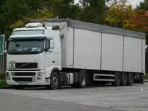 Volvo FH 480 mit Schubbodenauflieger aus �sterreich auf der Rastanlage Frankenh�he an der A6, 07.10.2010