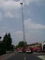 Ein IVECO Drehleiterwagen und ein MAN Tankl�schfahrzeug der Feuerwehr Maintal am 05.06.11