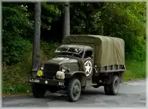 Chevrolet 1,5to, 6 Zyl. Motor mit 83 Ps, 4x4, als Teilnehmer der Veteranenradrundfahrt im belgisch-luxemburger Grenzgebiet am 04.06.2011.