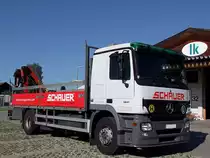 ACTROS 1841 mit aufgebautem Palfinger-Hydraulikkran vor den Toren der Rieder Baulehrschau;110607