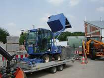 Ein M�hfahrzeug der Stadt Maintal am 05.06.11