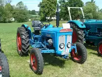 Fordson Super Dexta steht in Kleinlüder anl. Oldtimerausstellung, Mai 2011