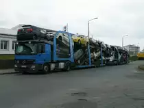 Selbst ein Pannenfahrzeug vom ADAC hatte dieser Litauische Mercedes-Autotransporter,am 18.Mai 2011,in Bergen/R�gen geladen.