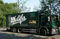 MB Actros 2532 mit Getr�nke-Aufbau am 11.06.2011 beim Anliefern von Getr�nken aller Art f�r die Fahrgast-Schifffahrt in Berlin-Charlottenburg.