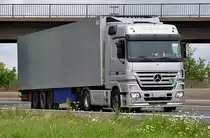 MB Actros 1846  Vitrans  auf der A61 bei Miel - 17.05.2011