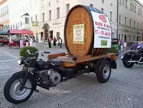 MOTO-GUZZI fungiert als origineller Veranstaltungsanzeiger;110520