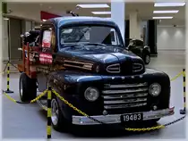 Ford LKW steht am 07.05.2011 in einer Kaufhaushall ausgestellt.