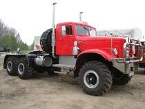 Das Ungetmm Kras 256 Sattelzugmaschine mit niederdruckbereifung beim Werdauer Nutzfahrzeugtreffen 2006