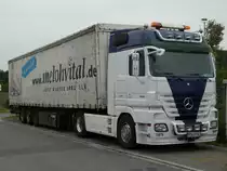Mercedes Actros MP2 1848 abgestellt in einem Industriegebiet in Hilpoltstein, 02.06.2011