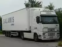 Volvo FH12 460 mit K�hlauflieger  Salamis  aus Zypern in einem Industriegebiet in Hilpoltstein, 02.06.2011