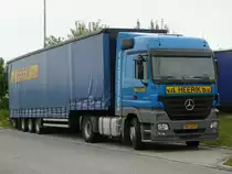 Mercedes Actros MP2 1841  van den Heerik  aus den Niederlanden in einem Industriegebiet in Hilpoltstein, 02.06.2011