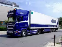 SCANIA Super-V8 von Bastrans am Weg Richtung Autobahn A8;110616