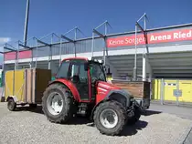 LINDNER GeoTrac75 parkt vor der Keine-Sorgen-Arena-Ried;110607