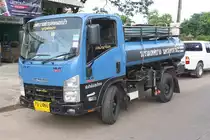 ISUZU  ELF NLR 130  als F�kalienpumpen-LKW am 17. Juni 2011 in Udon Thani.