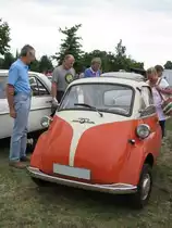 Kabinenfahrzeug BMW 300  Isetta  aus der Bundeshauptstadt Berlin, Oldtimer-Show in Paaren/Glien am 12.06.2011
