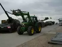Ein John Deere Traktor der Bundeswehr in Oberursel am 20.06.11