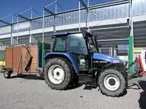 NEW-HOLLAND TL70 mit kleinem Viehtransportanh�nger;110607