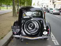 Heckansicht eines Citroen 11 CV. Die Aufnahme entstand am 18.06.2011 in der N�he des Invalidendomes in Paris.