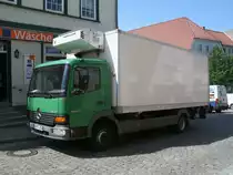 Mercedes-Kasten-LKW auf dem Kopfsteinpflaster,von Bergen/R�gen,am 21.Juni 2011.