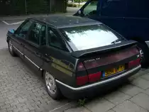 Heckansicht eines Citroen XM. 1989 -2000. Der XM war der Nachfolger des CX. Mit diesem Modell baute Citroen sein Avantgard�-Image weiter aus. Die Modelle bis zumBaujahr 1994 hatten h�ufig mit Elektronikproblemen zu k�mpfen. Es gab den Wagen mit 4-Zylinderreihen- und V6-motoren. Es gab elf Motorisierungsvarianten im Bereich der Ottomotoren und 4 Dieselmotorisierungen. Essen 24.06.2011.