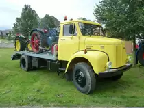Scania Vabis 50 Super mit wertvoller Fracht beim Oldtimertreffen in Uttrichshausen, Juni 2011