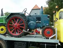 Lanz D 1706 steht festgezurrt auf der Ladefl�che eines Scania Vabis anl. Oldtimerausstellung in Uttrichshausen, Juni 2011