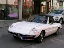 ALFA-ROMEO 1750Spider ist in Ried auf Parkplatzsuche;110430