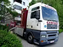 MAN TG410A hat aufgrund einer Fassadenrenovierung eine Ladung Ger�stteile herangeschafft;110616