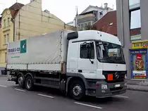 ACTROS 2541 aus M�nchen bei der Zustellung von chemischen Produkten in Ried;110614