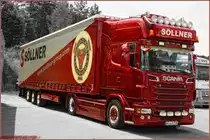 Dezent versch�nert ist dieser SCANIA TOPLINE R730 der S�LLNER Group. Das Weinrot steht im echt gut ;-) (12.06.2011)