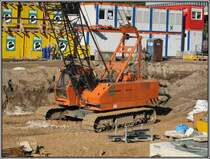 D�sseldorf, Projekt K�-Bogen, Jan-Wellem-Platz, 03.10.2010: Ein gro�er Seilbagger ist in der entstehenden Baugrube aktiv, in der einer der Stra�entunnel entstehen wird. Der Hersteller des Baggers ist leider nicht erkennbar.
