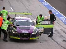 Audi R8 Rad- und Fahrerwechsel. Aufnahme: 12H Series Hungaroring, Mai 2011