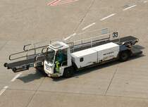 Gepckfrderer  33 , EDDL-DUS, Dsseldorf, 29.04.2011, Germany 

