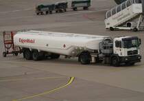 Tankfahrzeug  88  ~  ExxonMobil , EDDL-DUS, Dsseldorf, 22.05.2008, Germany 

