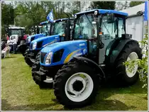 Bei der Landmachinenenaustellung in Ettelbr�ck waren auch kleinere Tracktoren zu sehen, sowie diese New Holland T4020. 02.07.2011