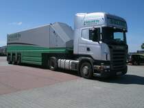 Dieser finnische SCANIA-Kipper traf ich,am 06.Juli 2011,auf einem Parkplatz in Bergen/Rgen.