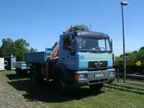 MAN-Kipper mit einem Kleinh�nger,am 06.Juli 2011,auf dem Bahnhof in Putbus.