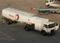 Tankfahrzeug  38  ~  Total , EDDL-DUS, Dsseldorf, 04.03.2011, Germany 

