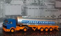 Mercedes Benz NG Sped. Josef FLEIG M�HLHEIM - Ruhr silberner TANK
das M�lheim an der Ruhr wird aber ohne H geschrieben daher ein FEHLDRUCK v. HERPA