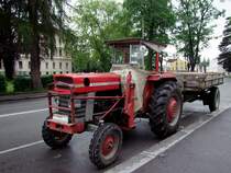 MF165 macht einen Halt im Bereich des Kreisgerichtes Ried;110528