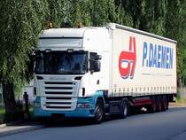 SCANIA R400 der Spedition P.DAEMEN macht sich einen Gehweg als Parkplatz zu Nutze;110704
