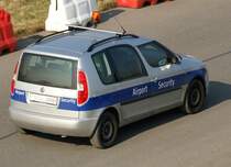 Airport-Security  200983 , EDDL-DUS, Dsseldorf, 04.03.2011, Germany 

