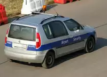 Airport-Security  200983 , EDDL-DUS, D�sseldorf, 04.03.2011, Germany 

