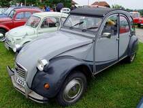 CITROEN 2CV6 Charleston hat sich zur Oldtimerausstellung Stehrerhof eingefunden;110703