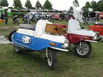 Diese beiden Motorroller der marke  Cezeta  habe ich beim Oldtimer-Treffen, anl��lich des M�hlenfestes in Gnoien gesehen, 25.06.2011
