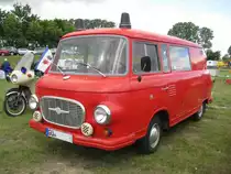 Kombi Barkas B 1000 f�r die Feuerwehr aus dem Landkreis G�strow beim Oldtimer-Treffen, anl��lich des M�hlenfestes in Gnoien am 25.06.2011
